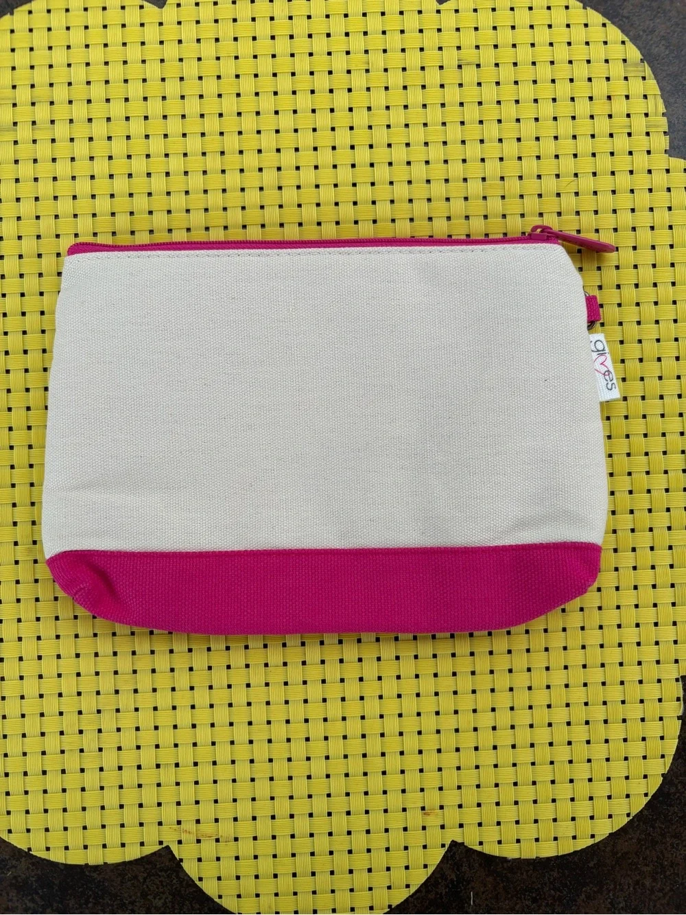 Thirty-One Canvas Crew Gives Zip Pouch NWT